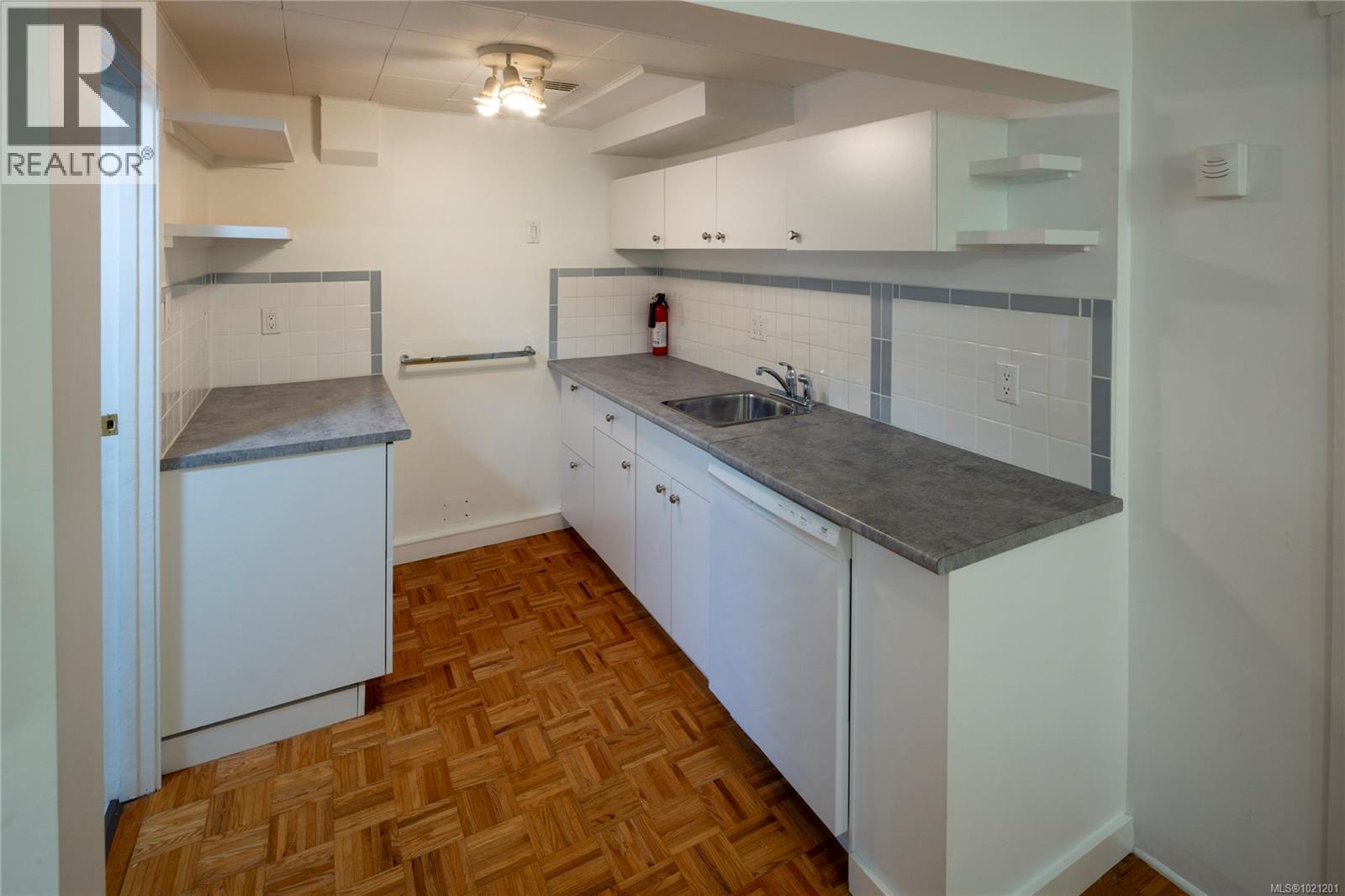 1632 Wilmot Pl, Oak Bay