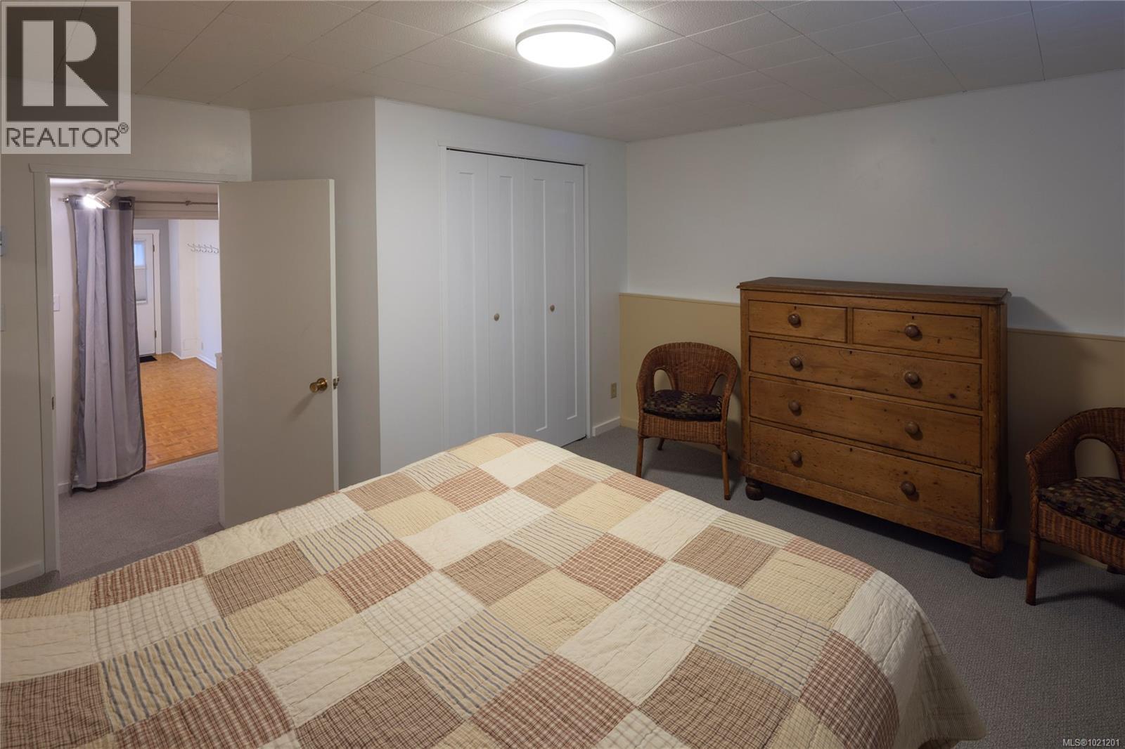 1632 Wilmot Pl, Oak Bay