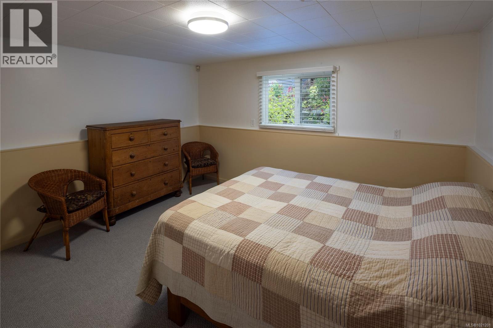 1632 Wilmot Pl, Oak Bay