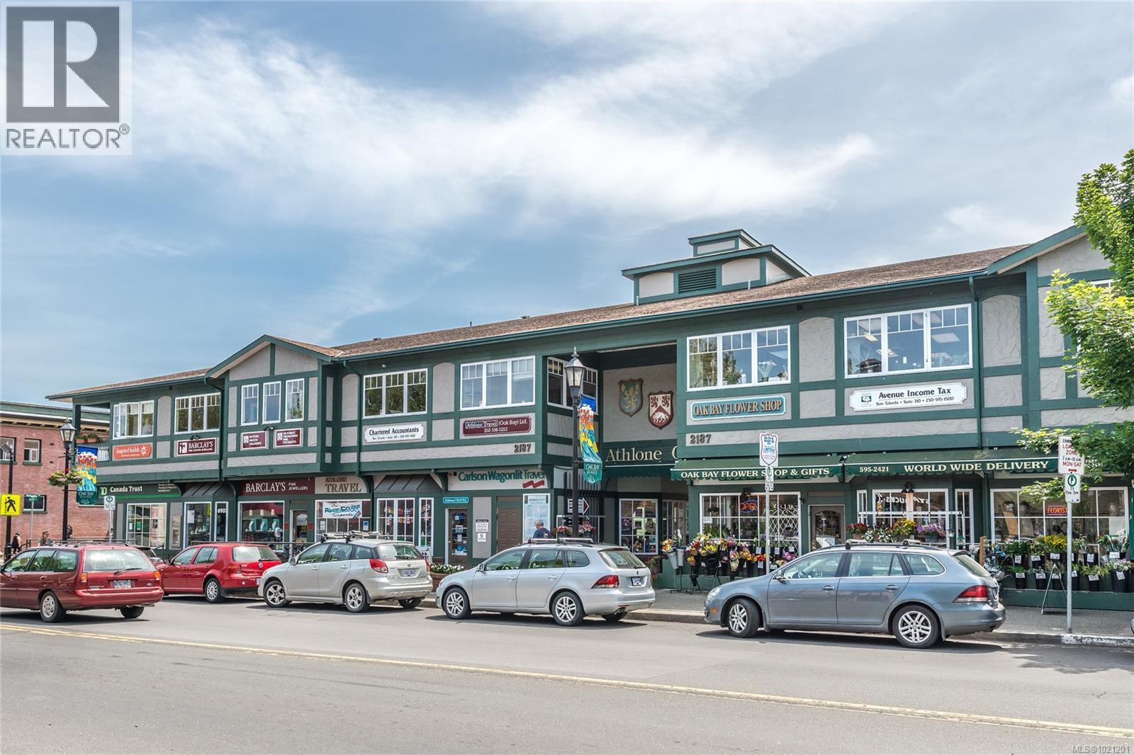 1632 Wilmot Pl, Oak Bay