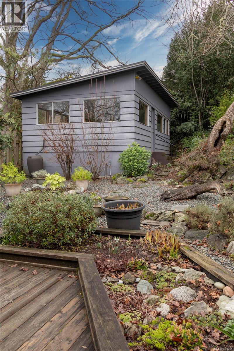 1632 Wilmot Pl, Oak Bay