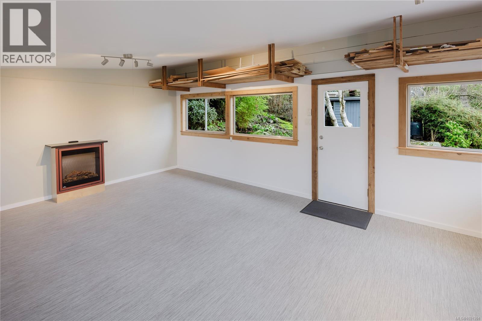 1632 Wilmot Pl, Oak Bay