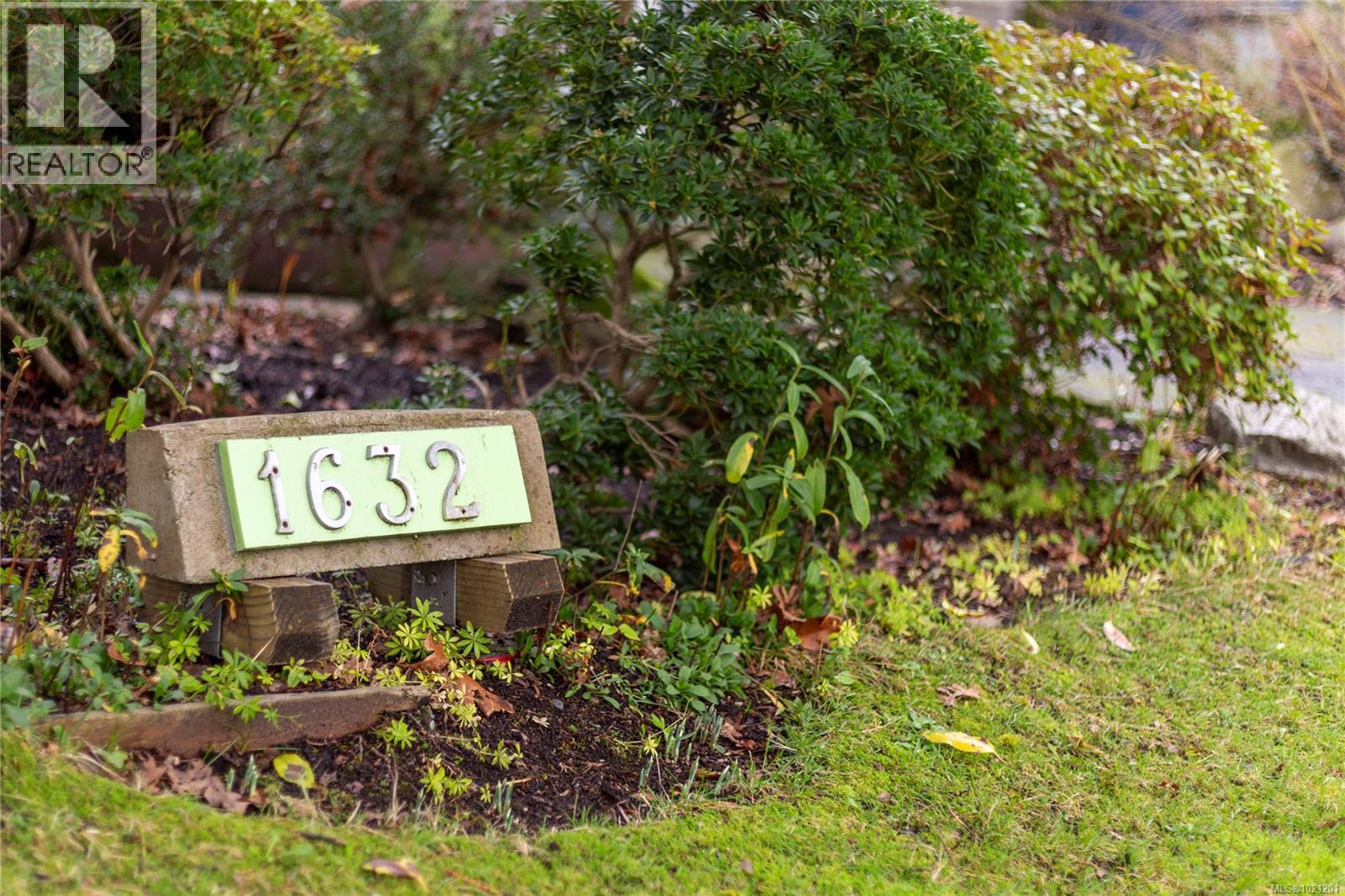 1632 Wilmot Pl, Oak Bay