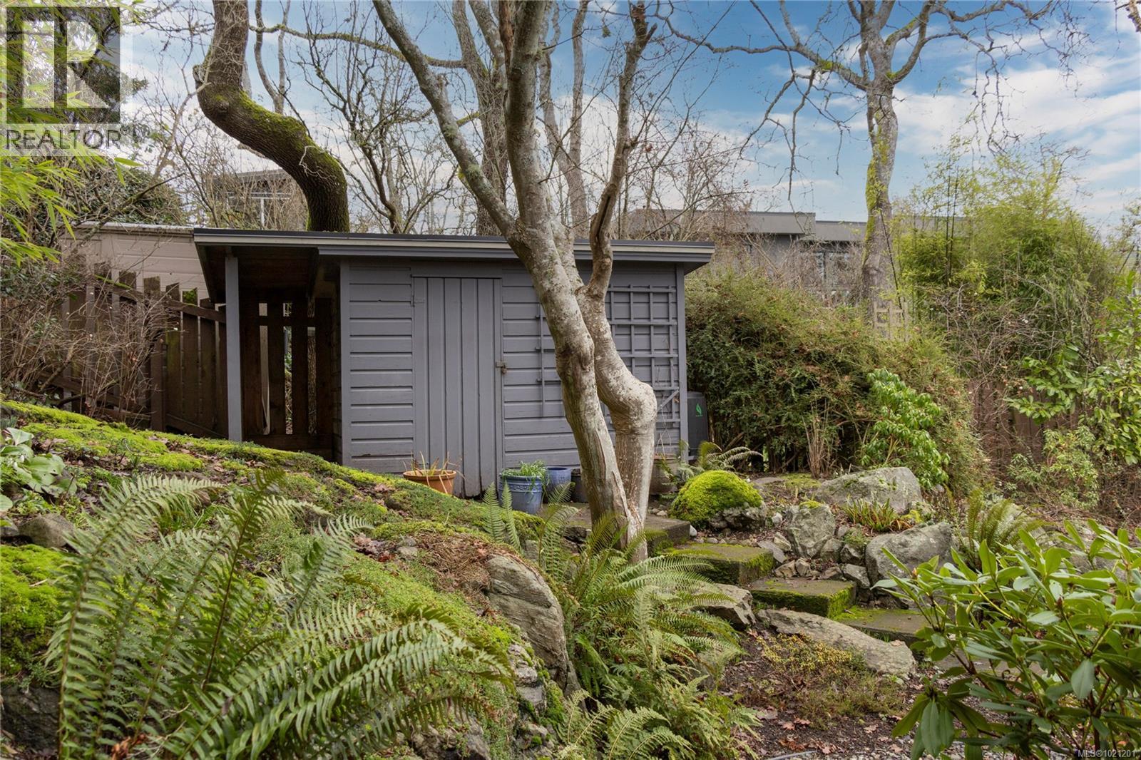 1632 Wilmot Pl, Oak Bay