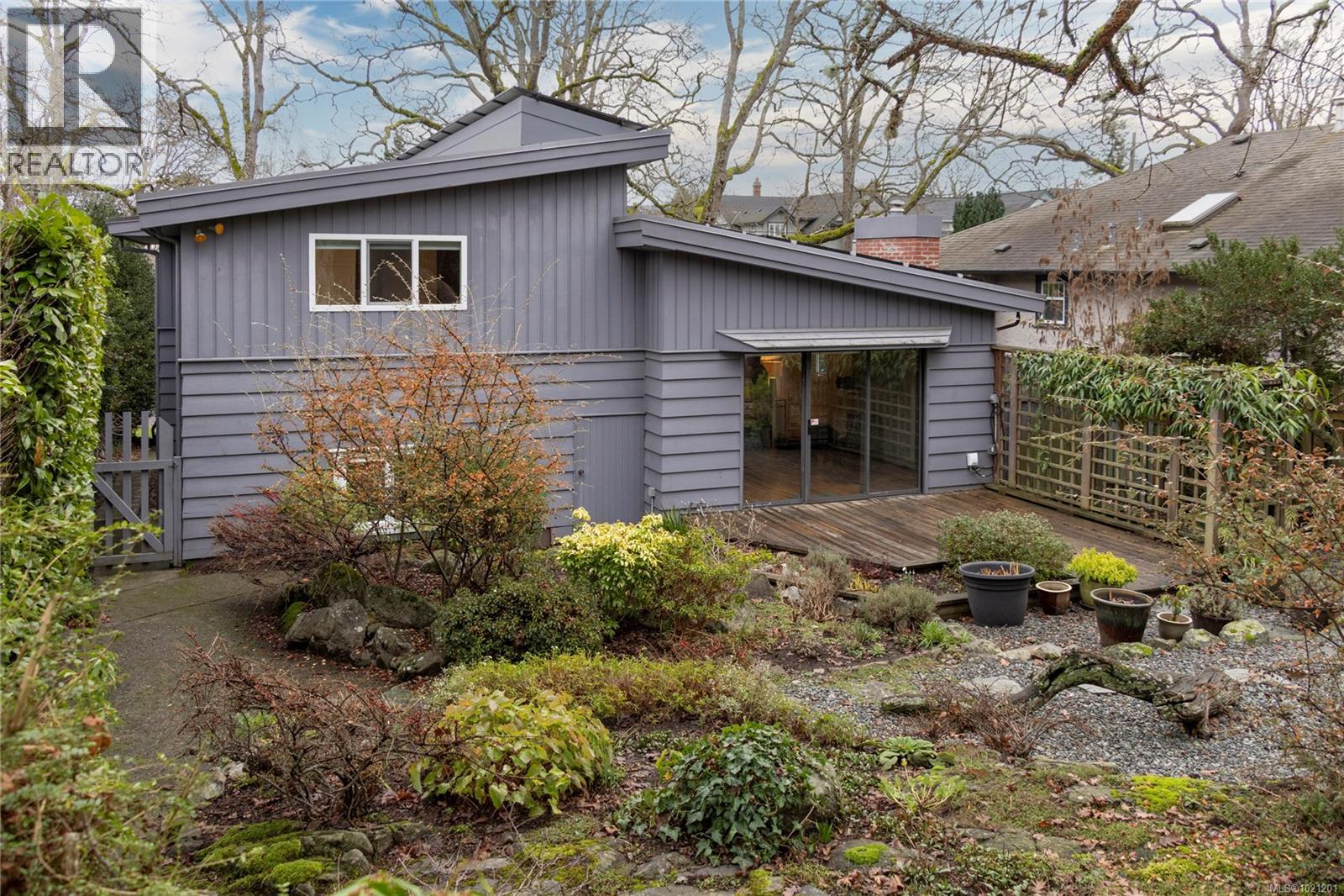 1632 Wilmot Pl, Oak Bay