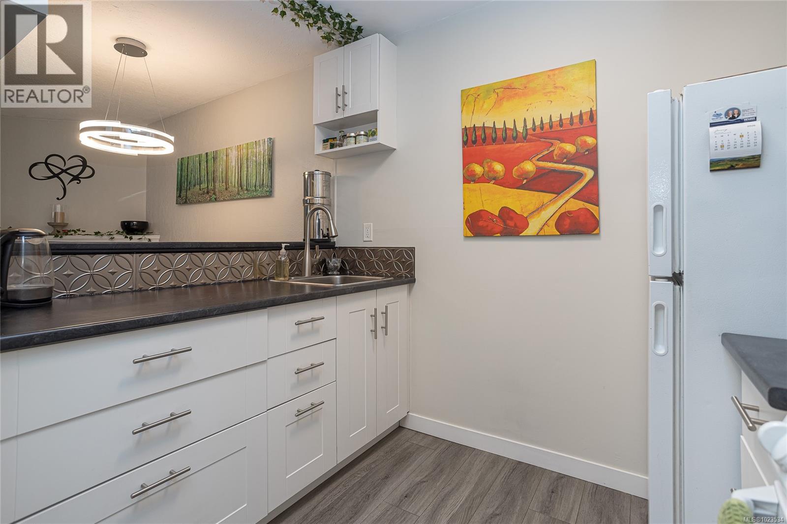 201 363 Morison Ave, Parksville