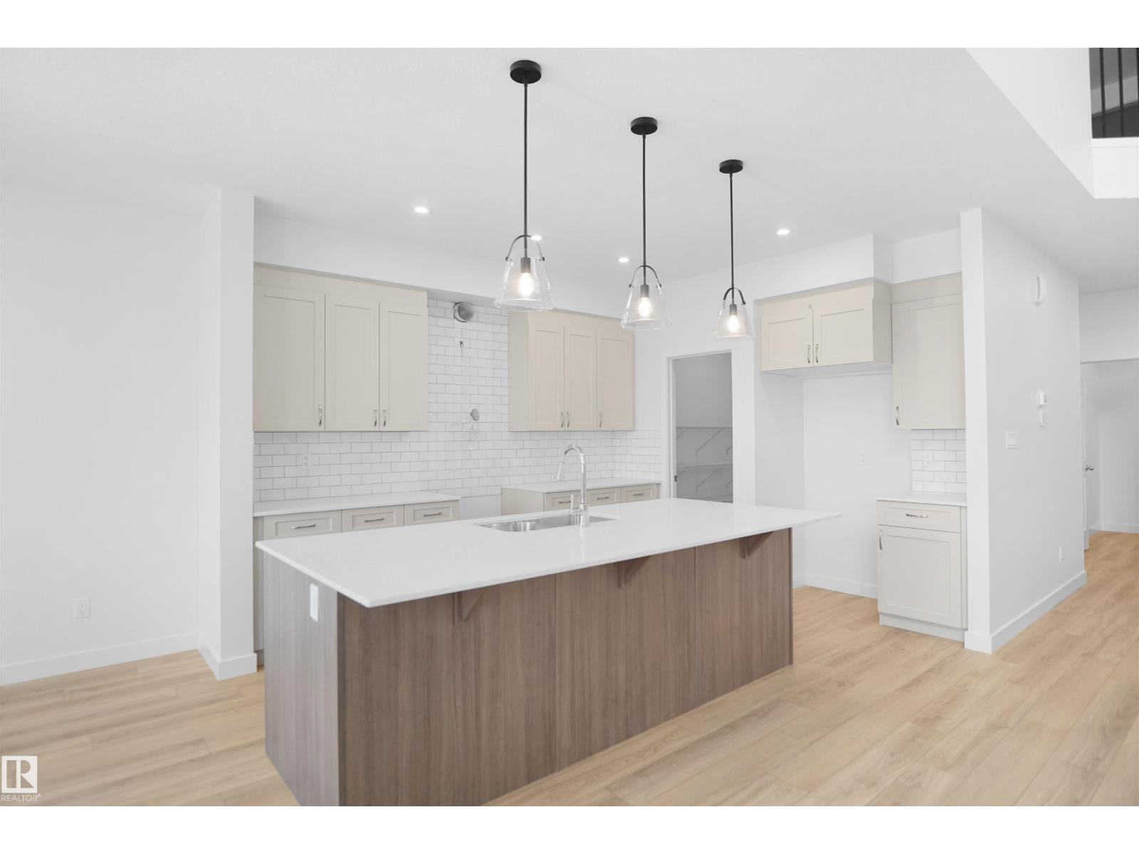 1323 11 AV NW, Edmonton