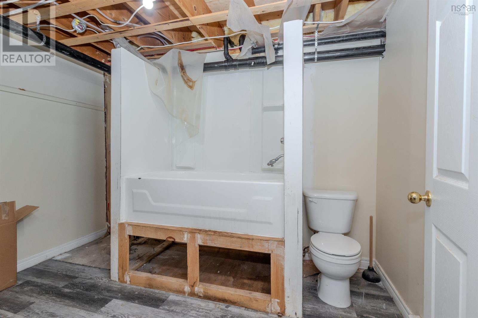 Property 33 of 47 of 103 Paradise Road