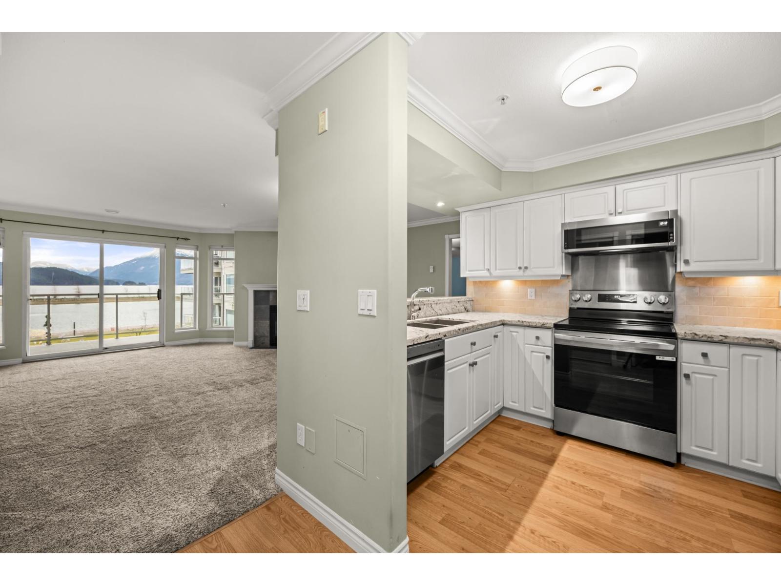 309 328 ESPLANADE AVENUE, Harrison Hot Springs, Harrison Hot Springs