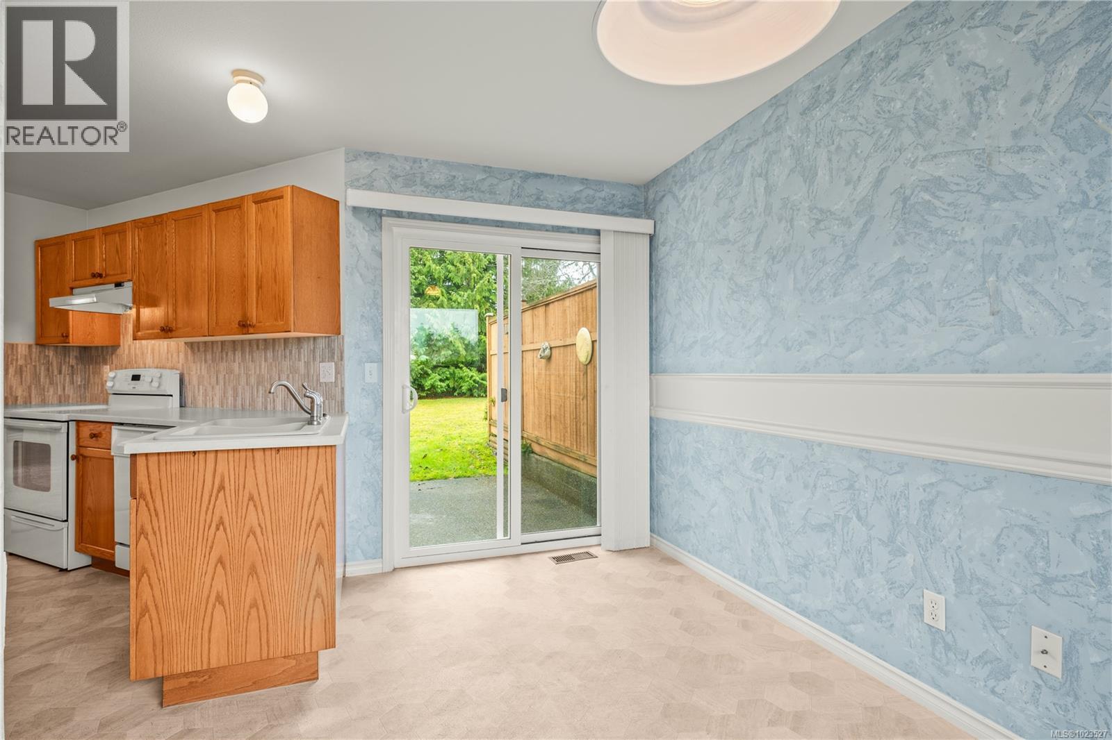 119 240 Stanford Ave E, Parksville