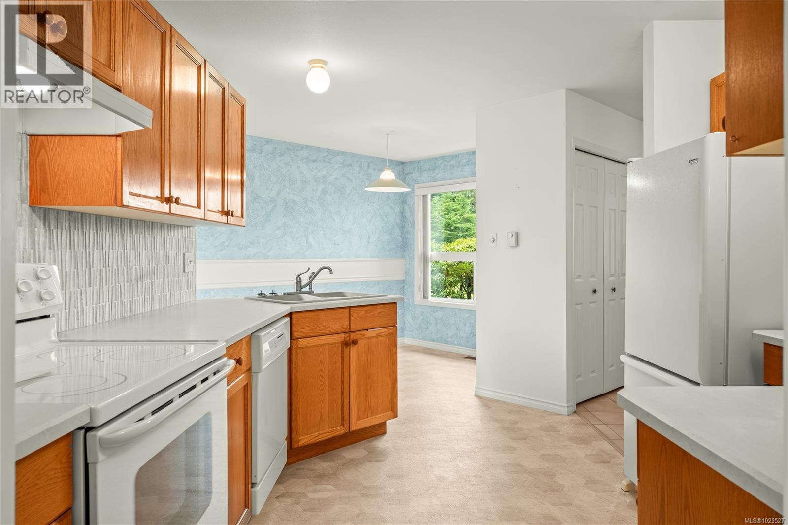 119 240 Stanford Ave E, Parksville