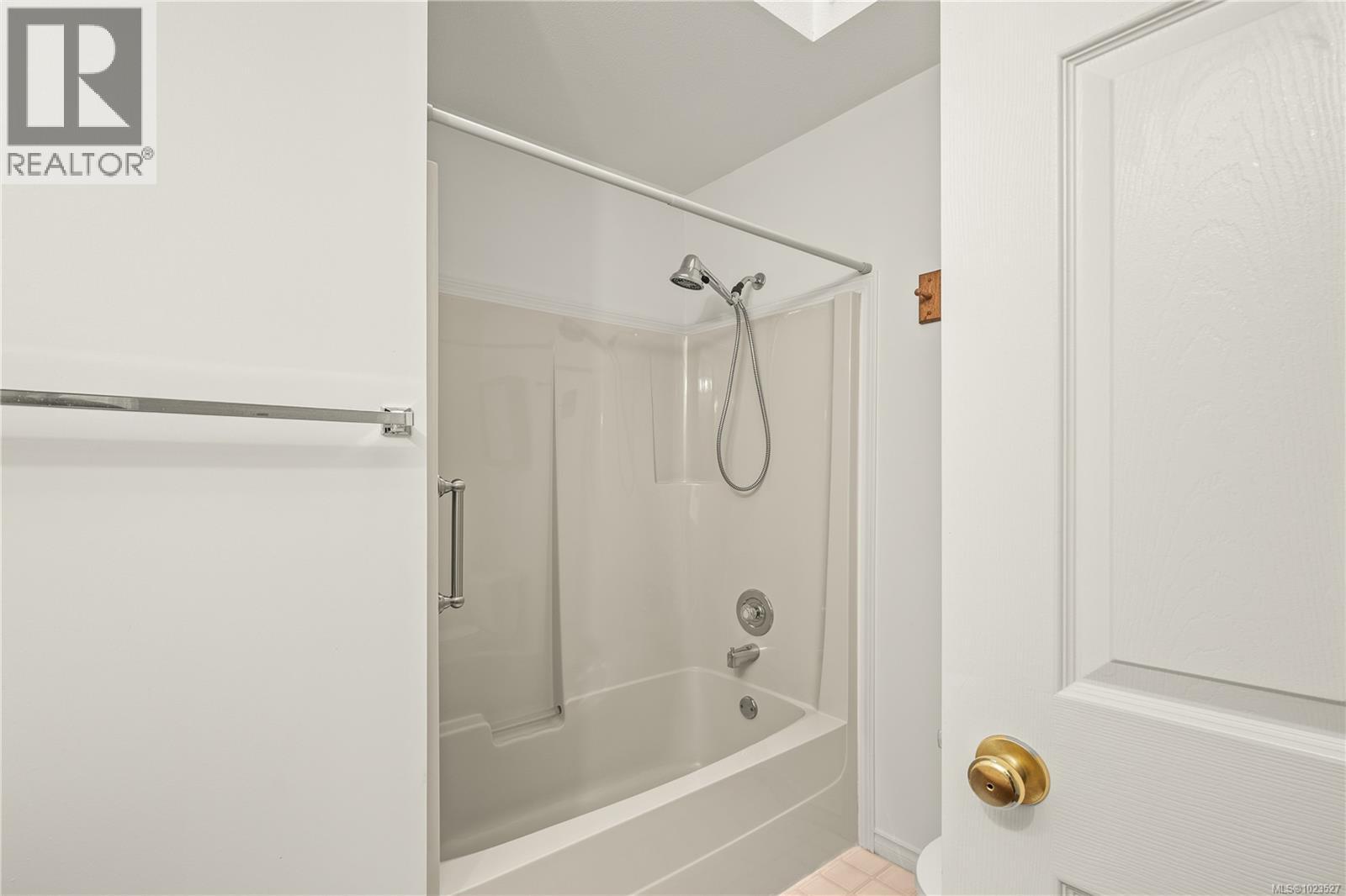 119 240 Stanford Ave E, Parksville