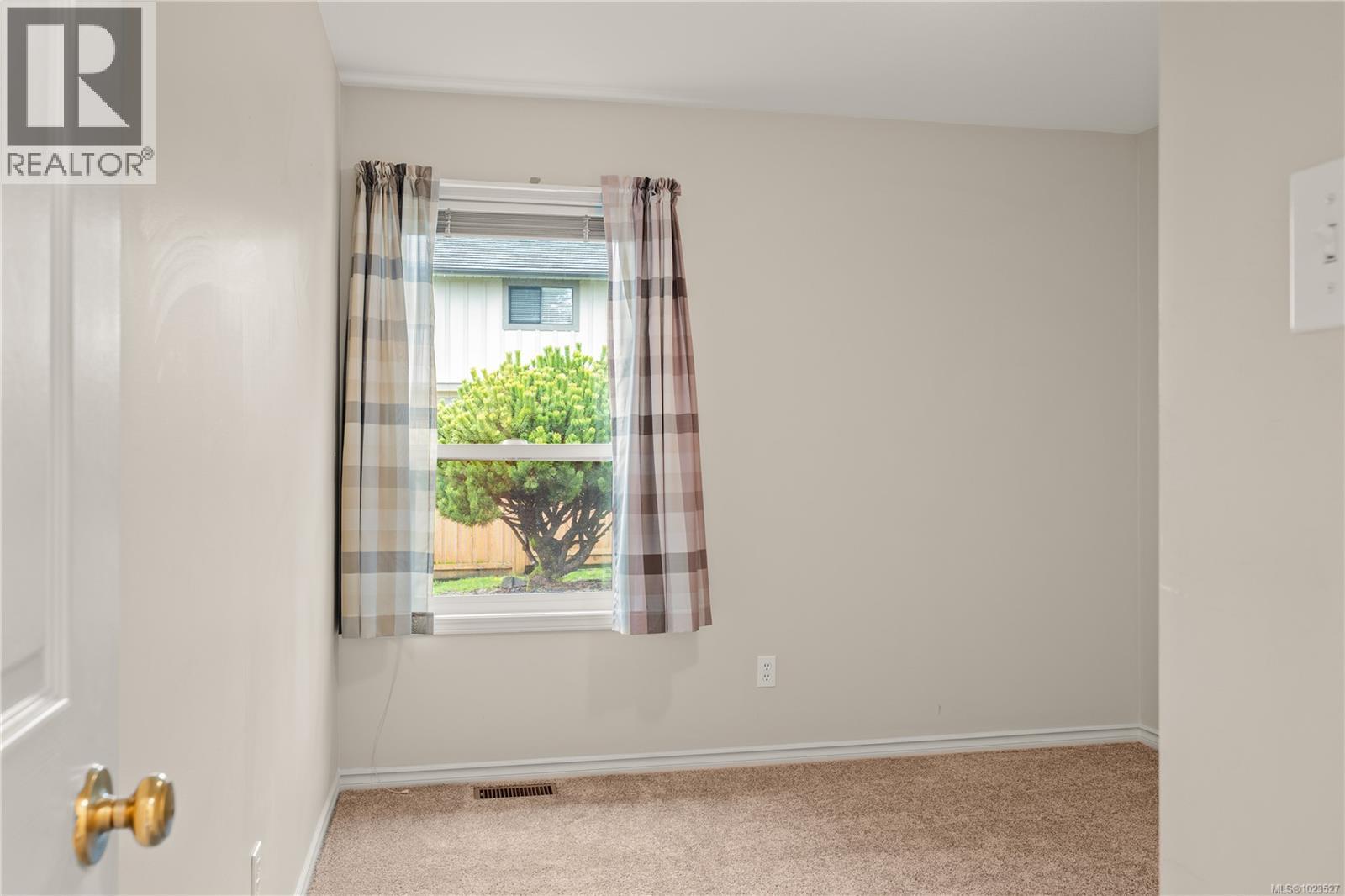 119 240 Stanford Ave E, Parksville