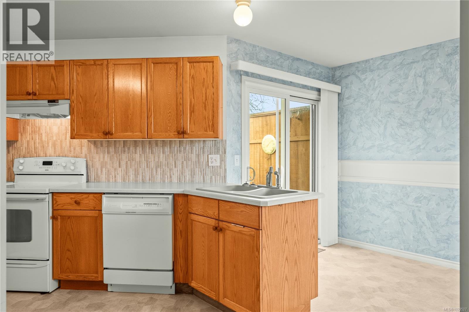 119 240 Stanford Ave E, Parksville