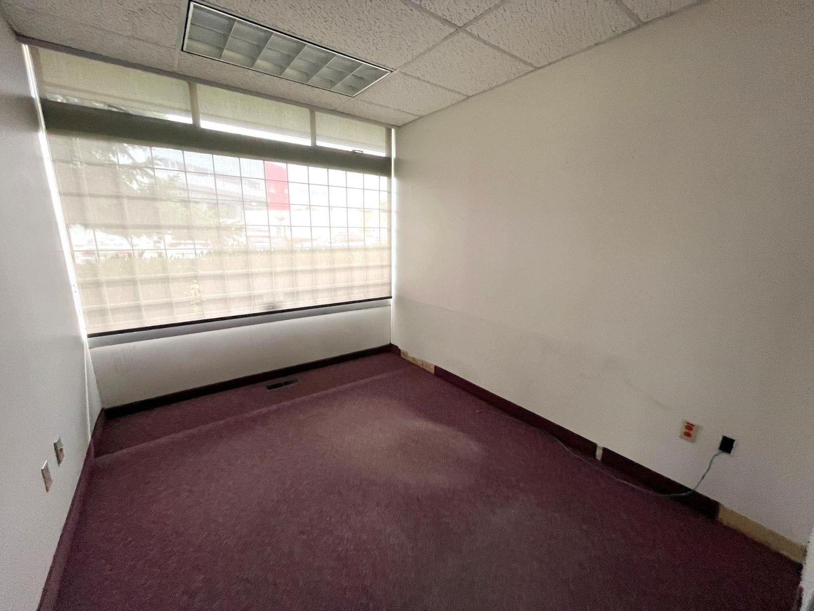 Office in Langley - Image 11