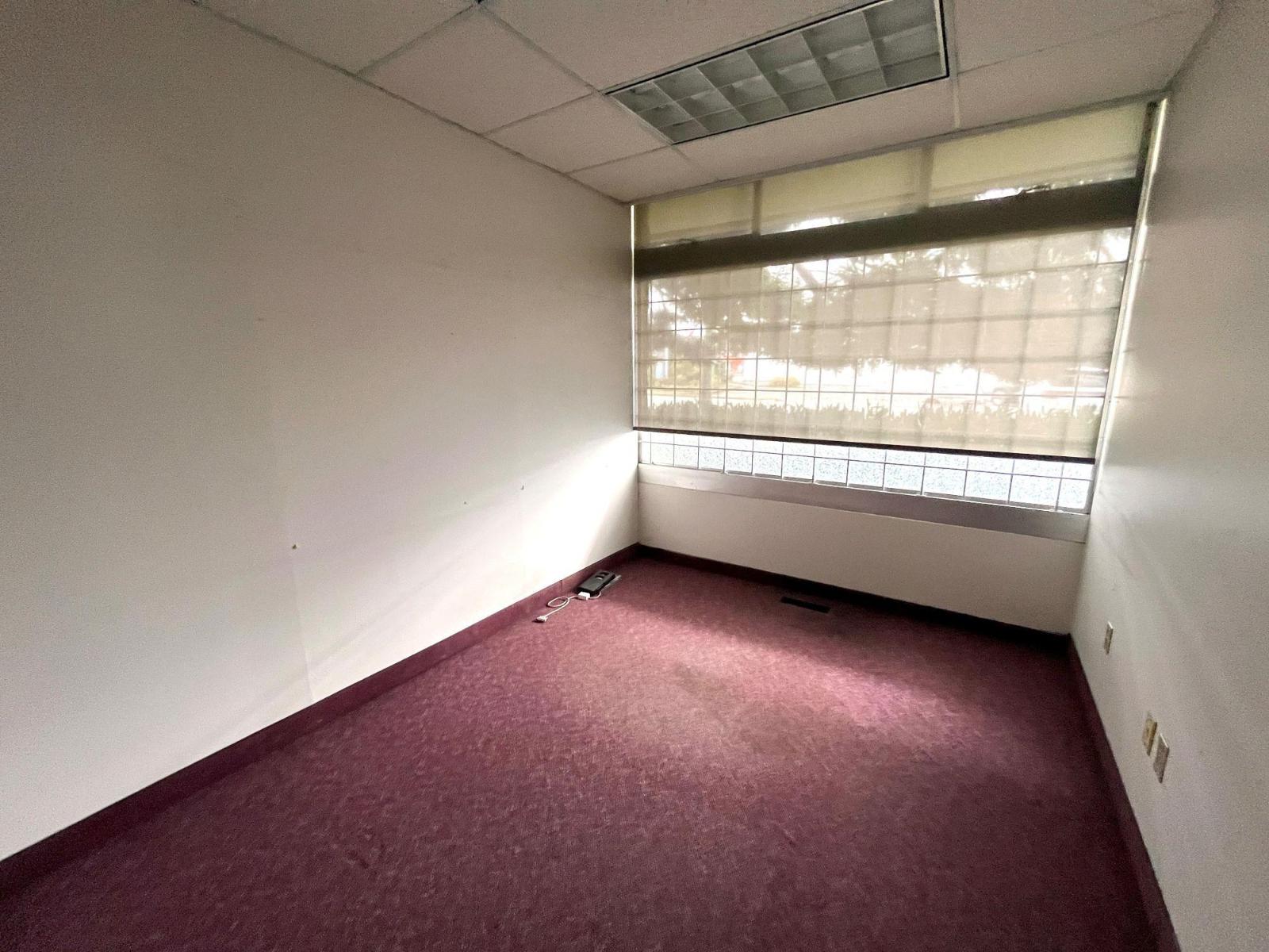 Office in Langley - Image 12