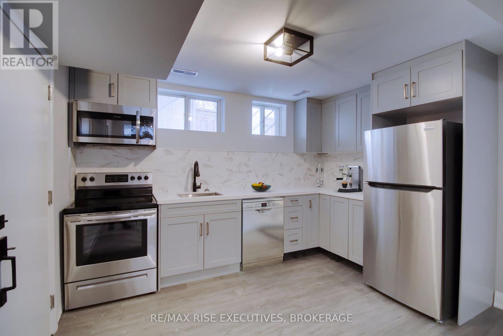 130 WELLER Unit 2 photo 2