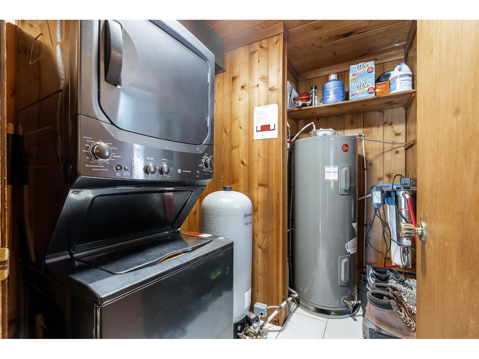 1680 COLUMBIA VALLEY ROAD, Columbia Valley, Lindell Beach