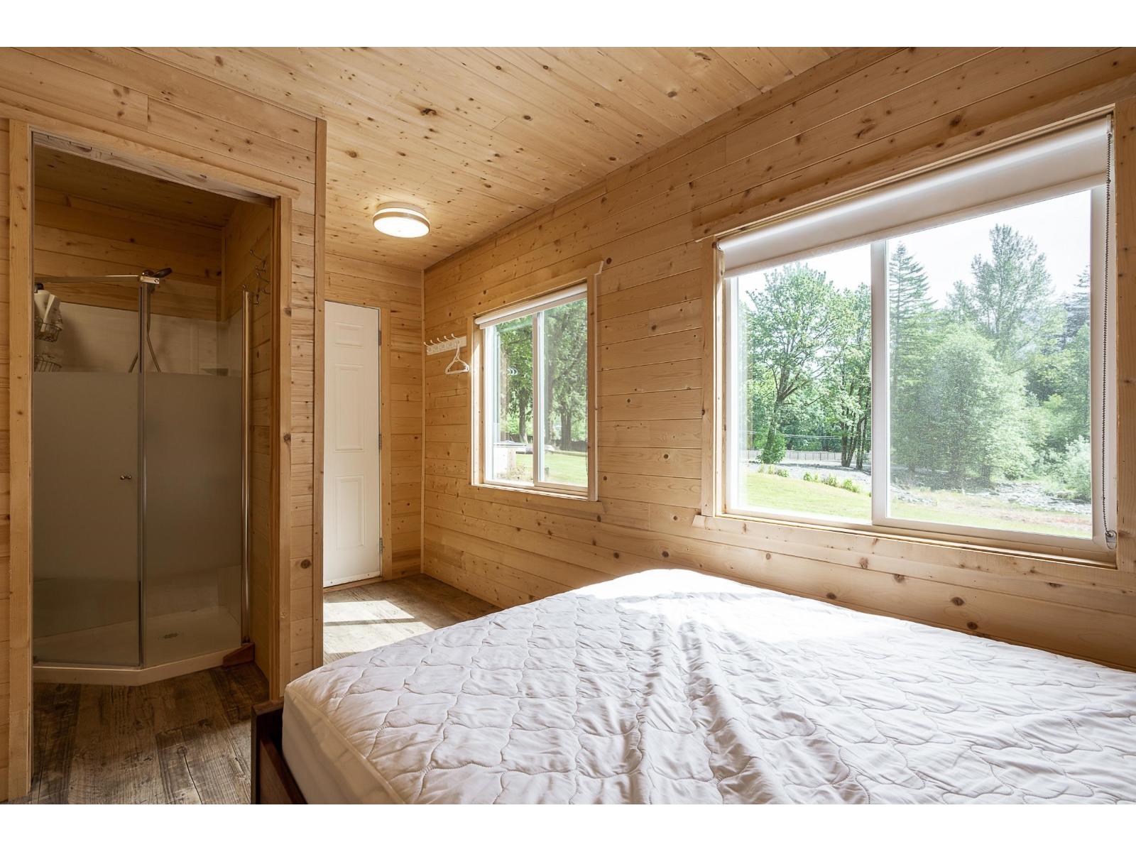 1680 COLUMBIA VALLEY ROAD, Columbia Valley, Lindell Beach