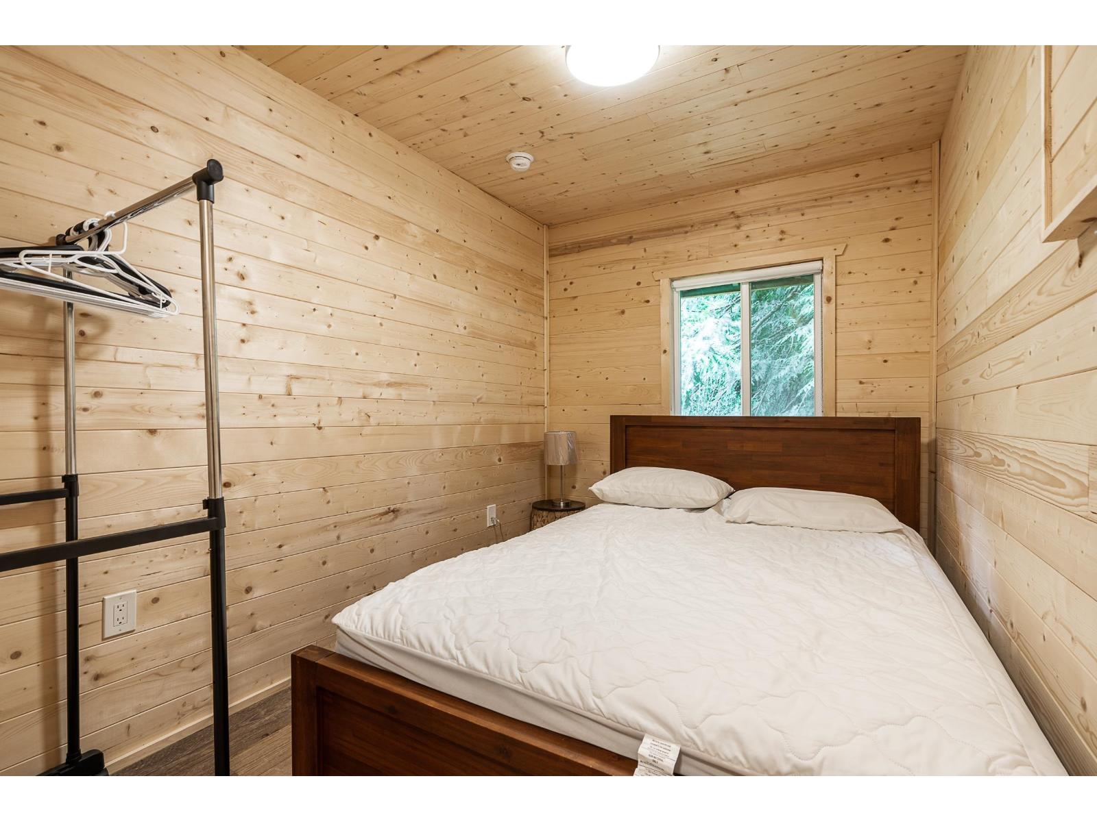 1680 COLUMBIA VALLEY ROAD, Columbia Valley, Lindell Beach