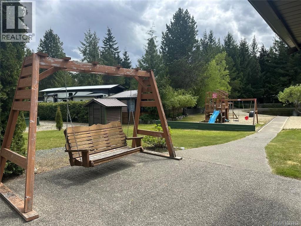 E5 2650 Turnbull Rd, Qualicum Beach