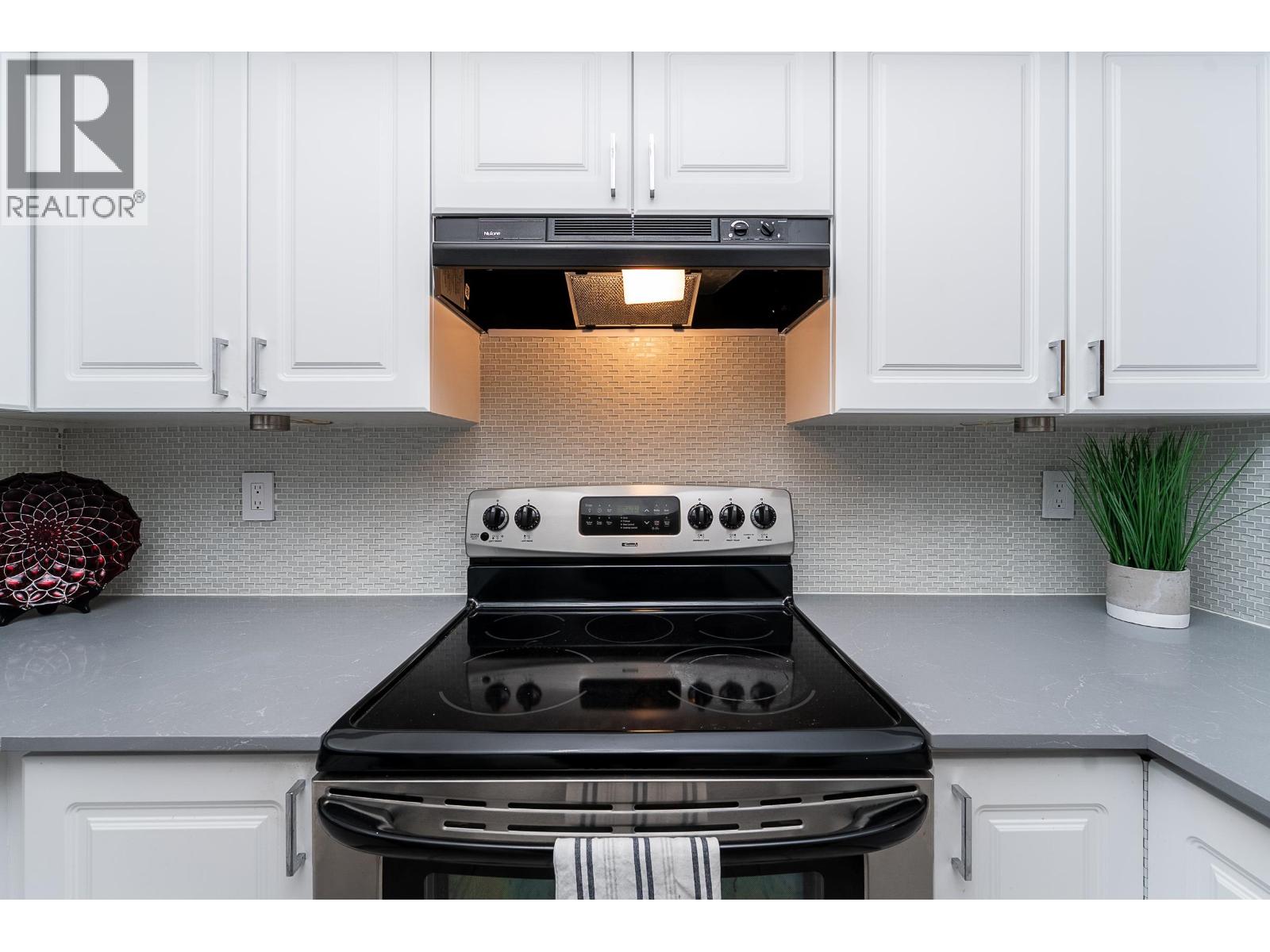 305 2340 HAWTHORNE AVENUE, Port Coquitlam