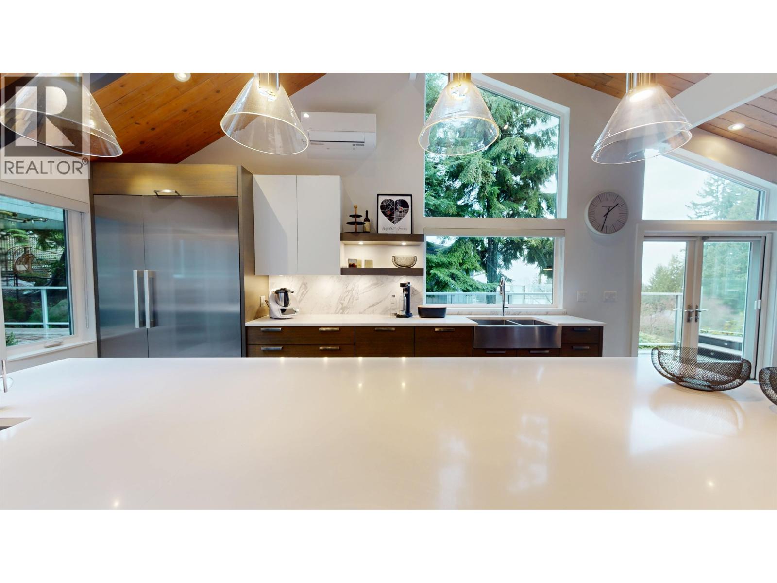 4062 NORWOOD AVENUE, North Vancouver