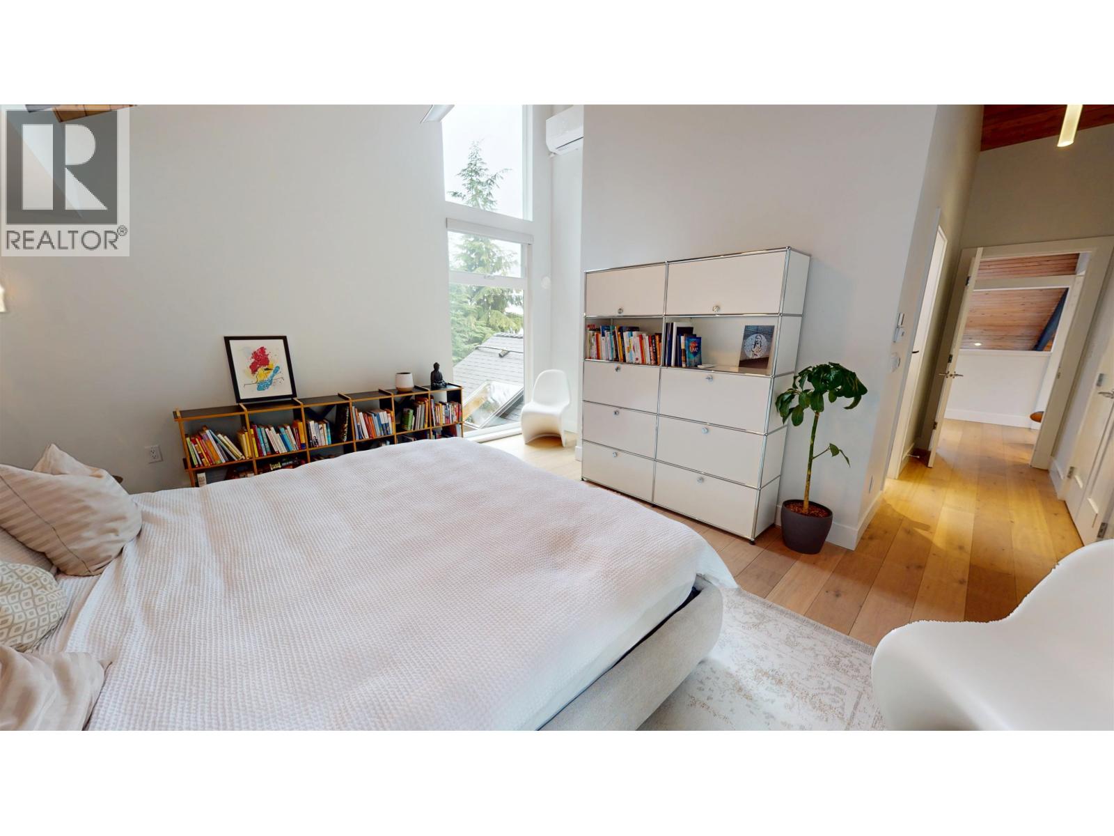 4062 NORWOOD AVENUE, North Vancouver