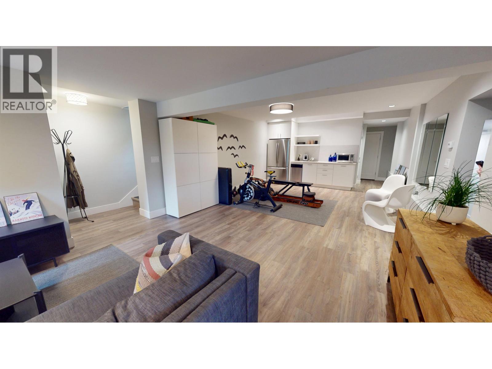 4062 NORWOOD AVENUE, North Vancouver