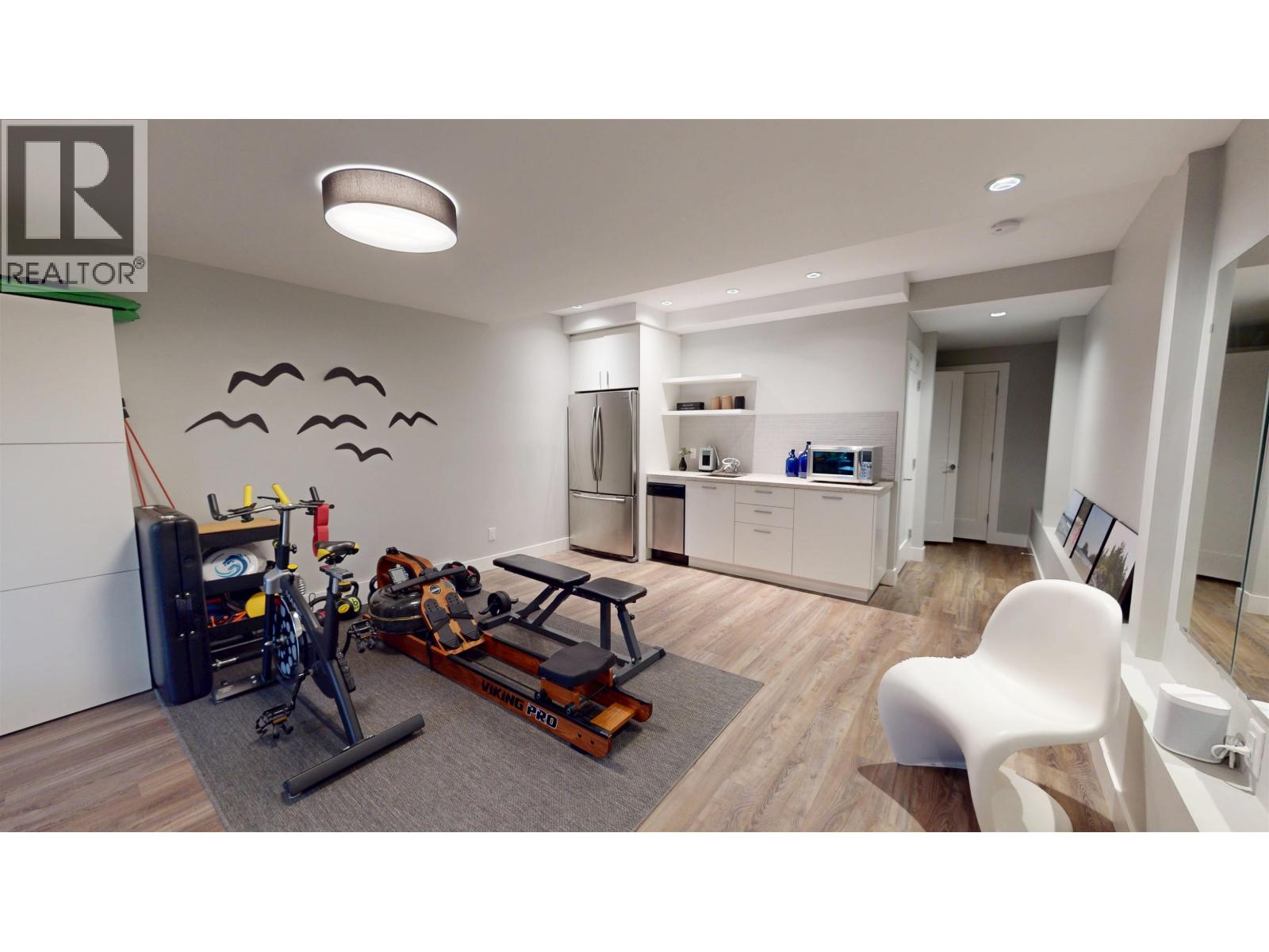 4062 NORWOOD AVENUE, North Vancouver