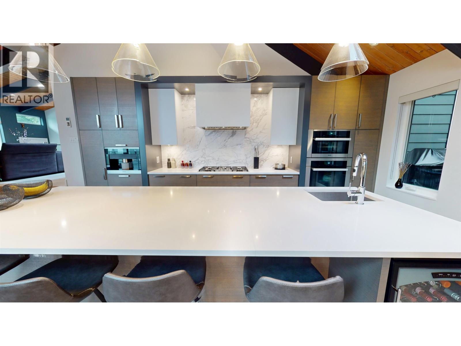 4062 NORWOOD AVENUE, North Vancouver