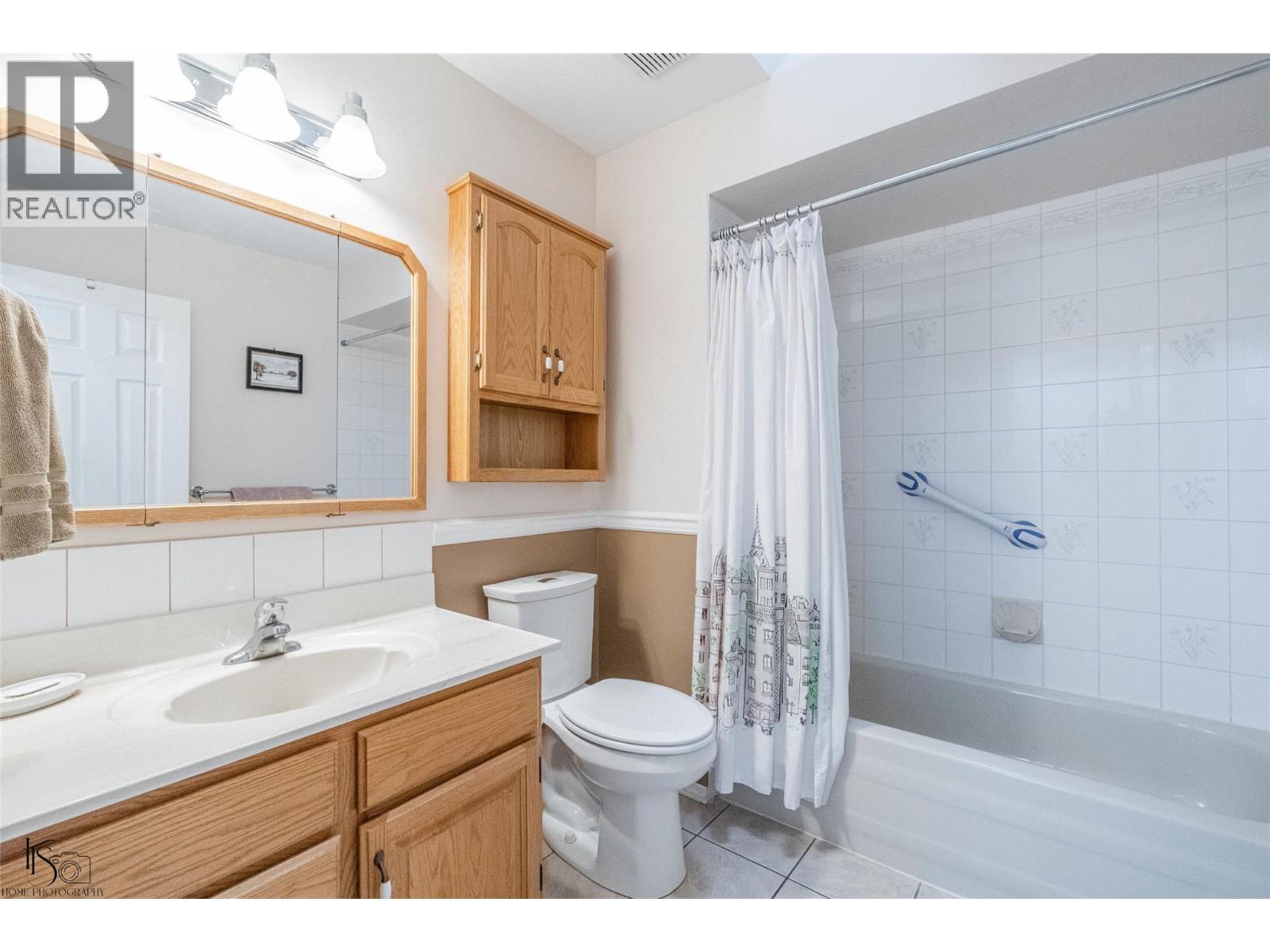 5897 Fairview Place, Oliver