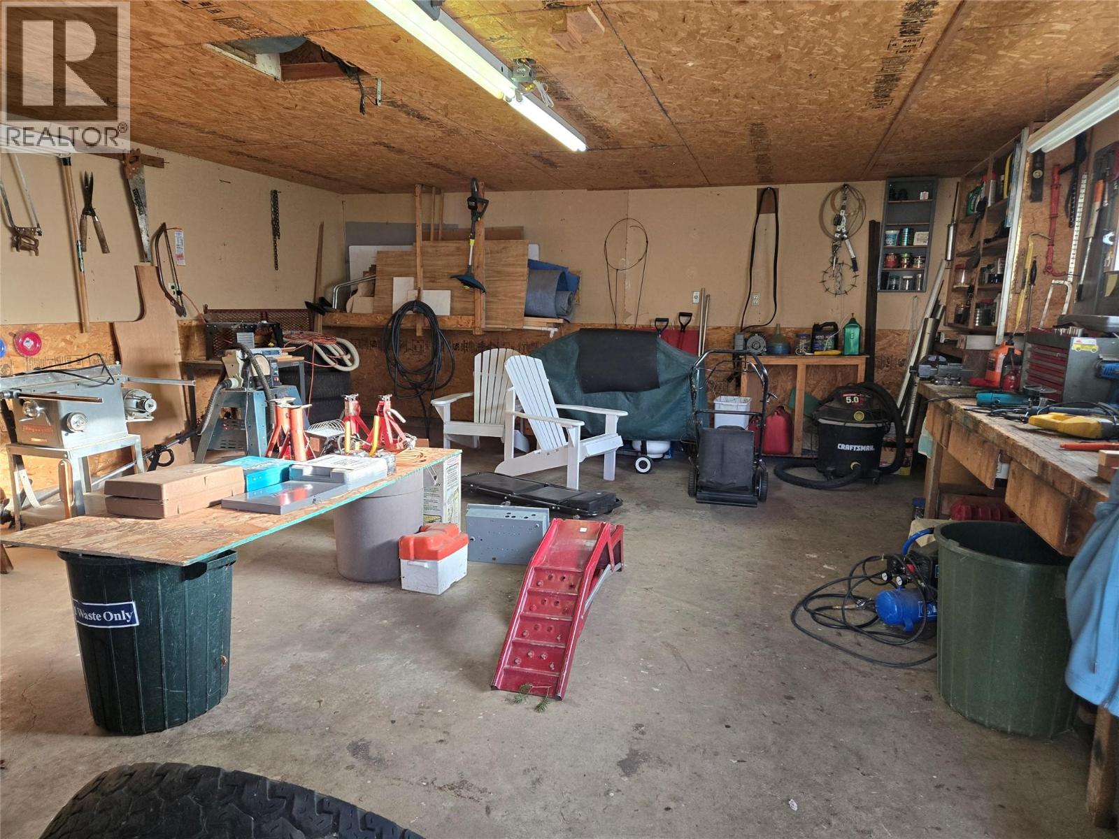 5897 Fairview Place, Oliver