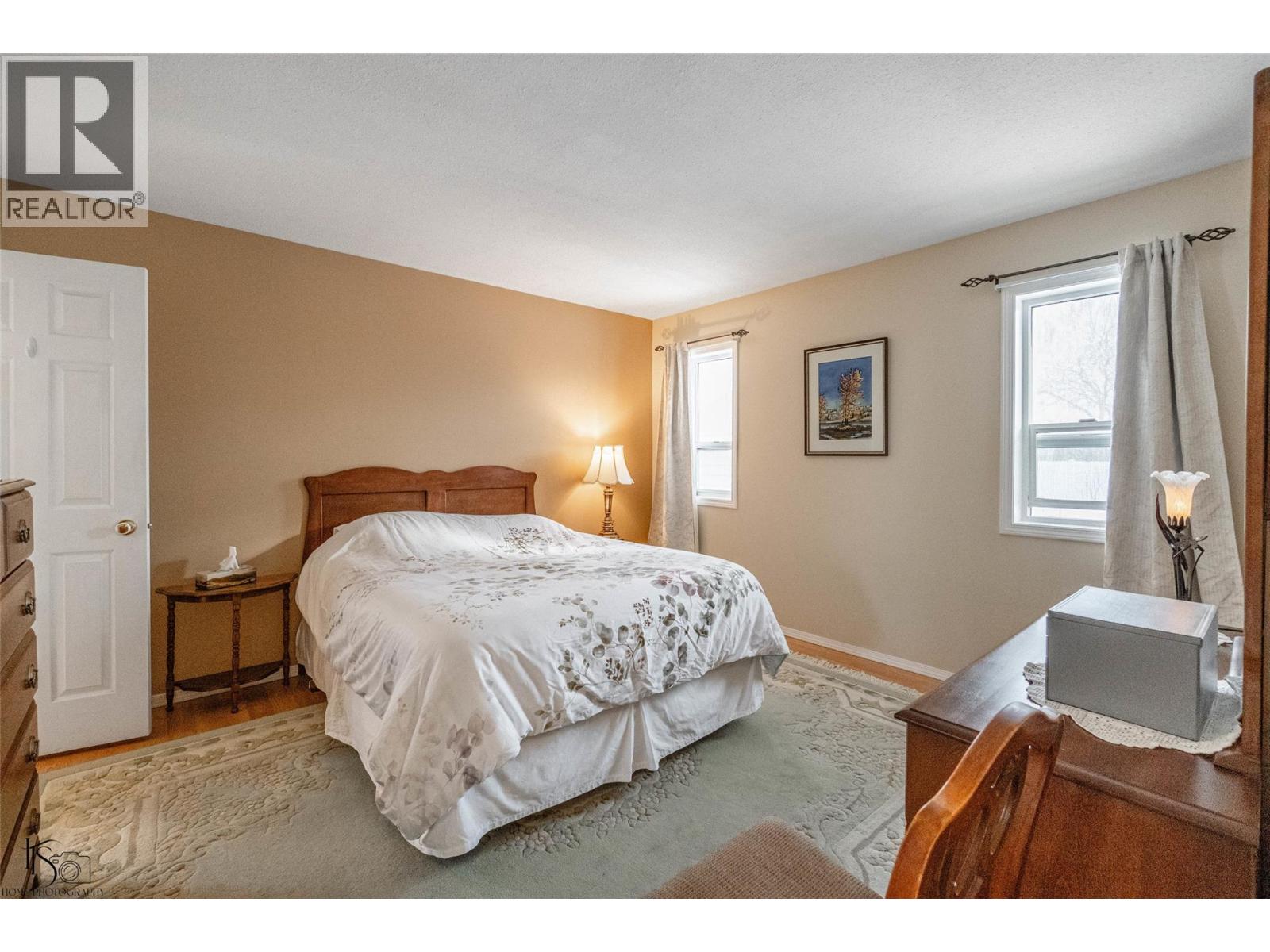 5897 Fairview Place, Oliver