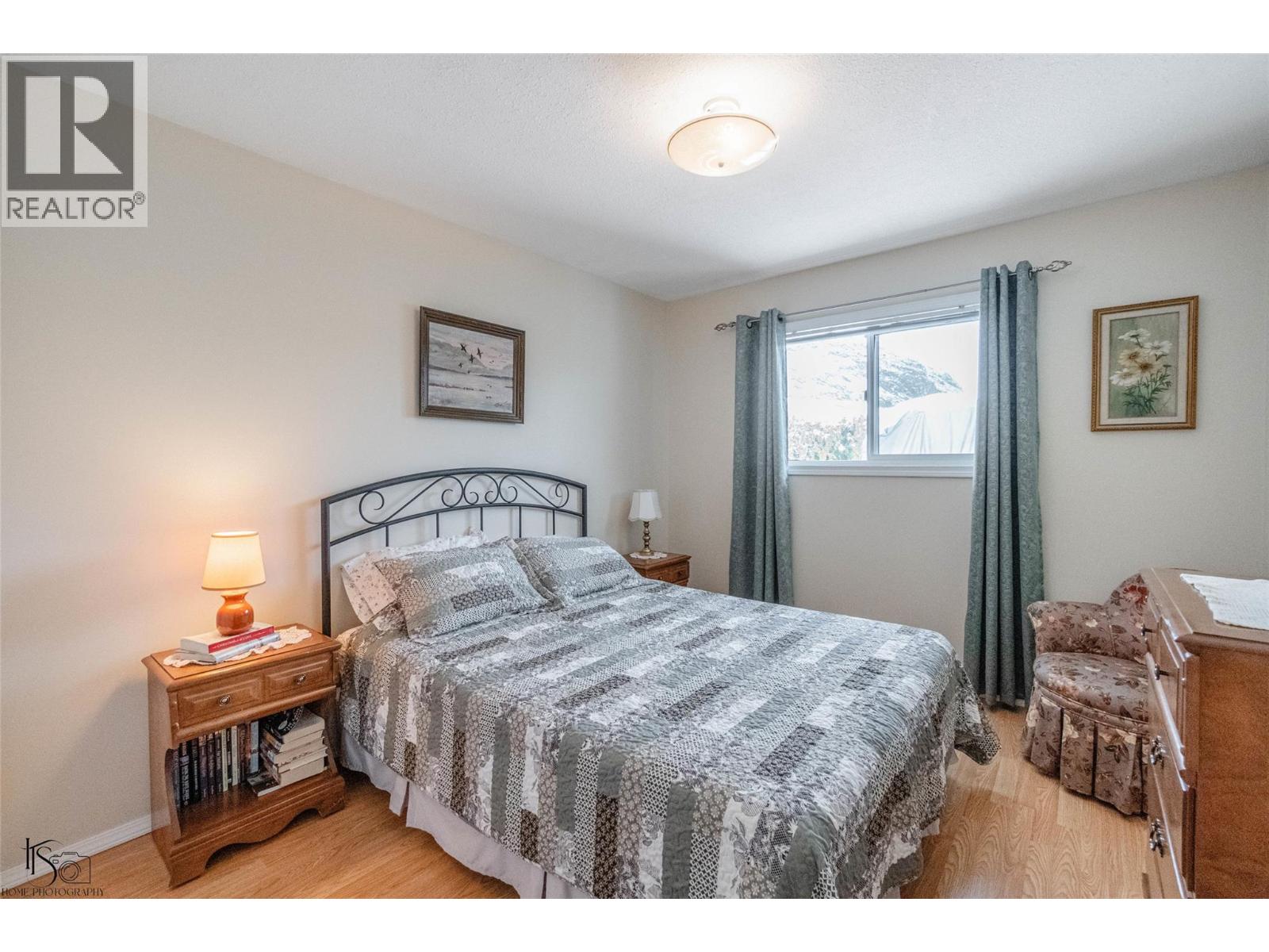 5897 Fairview Place, Oliver