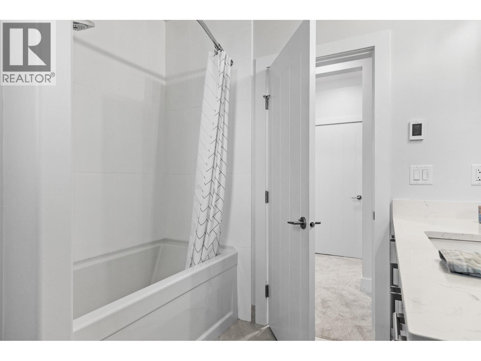 16 2450 Selkirk Drive, Kelowna