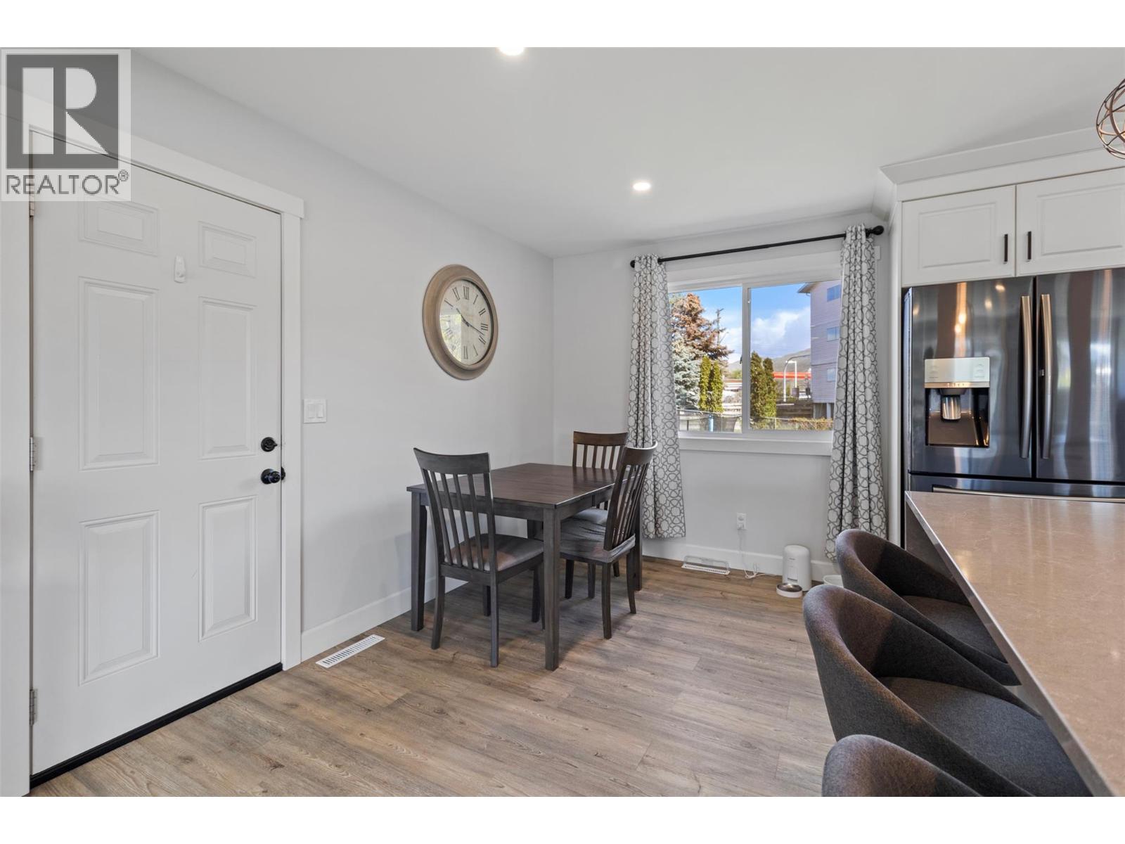 689 VALDES DRIVE - 10