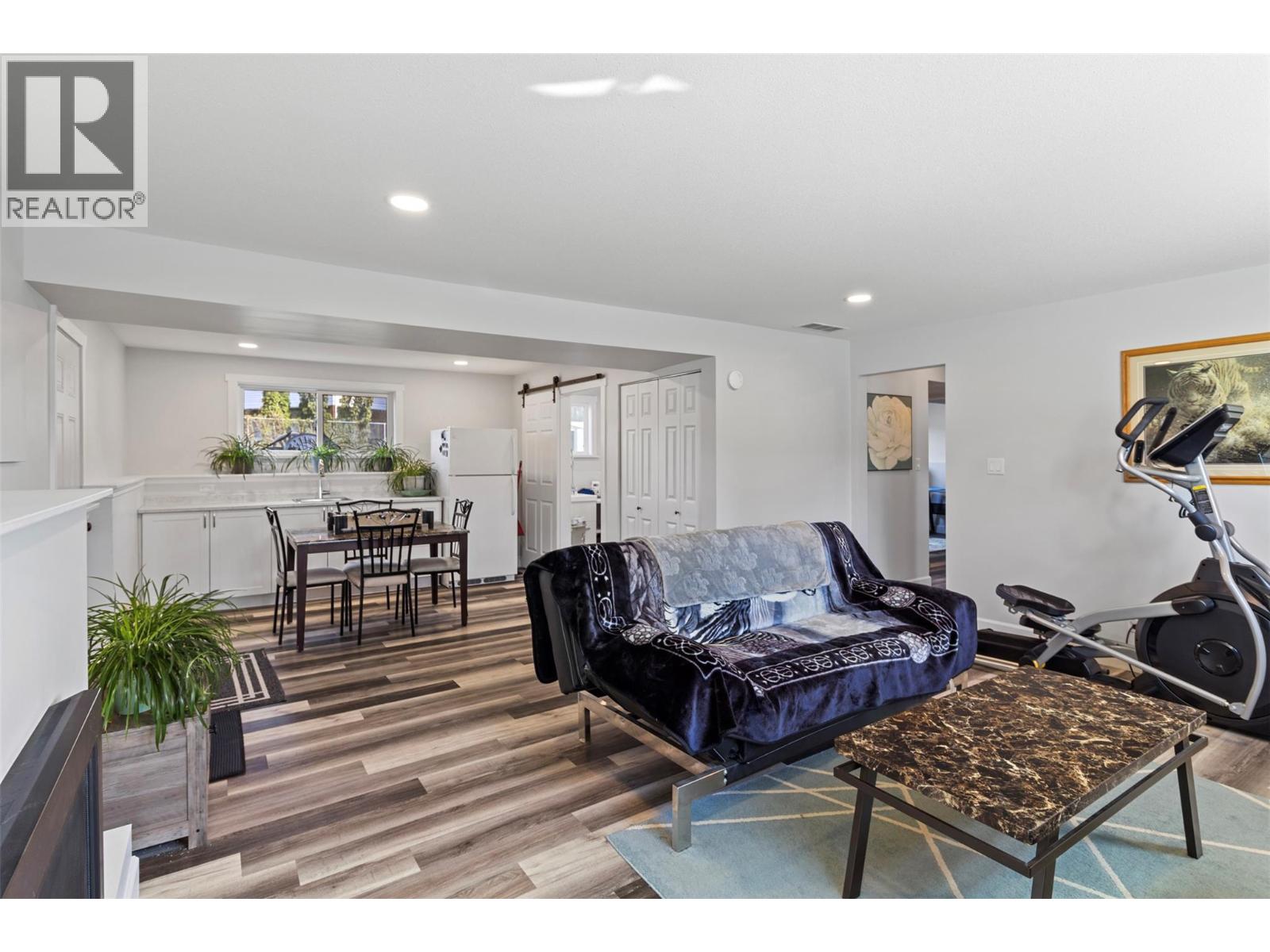 689 VALDES DRIVE - 30