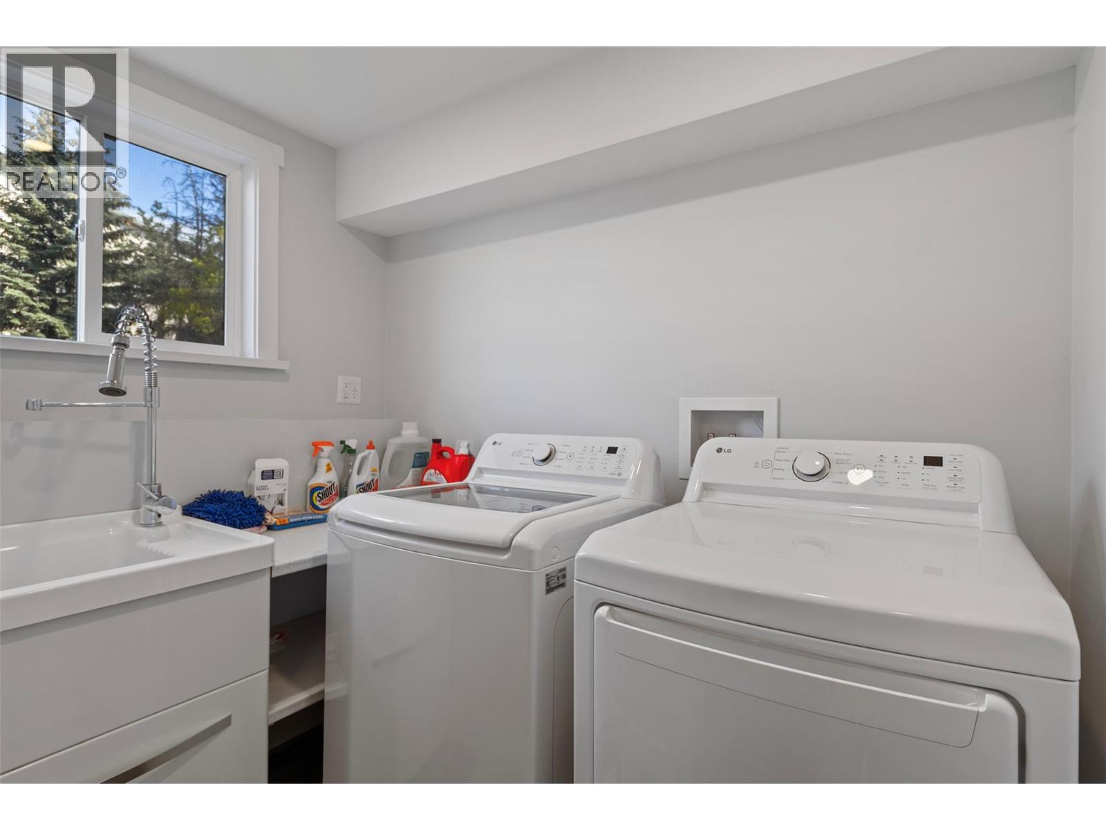 689 VALDES DRIVE - 33