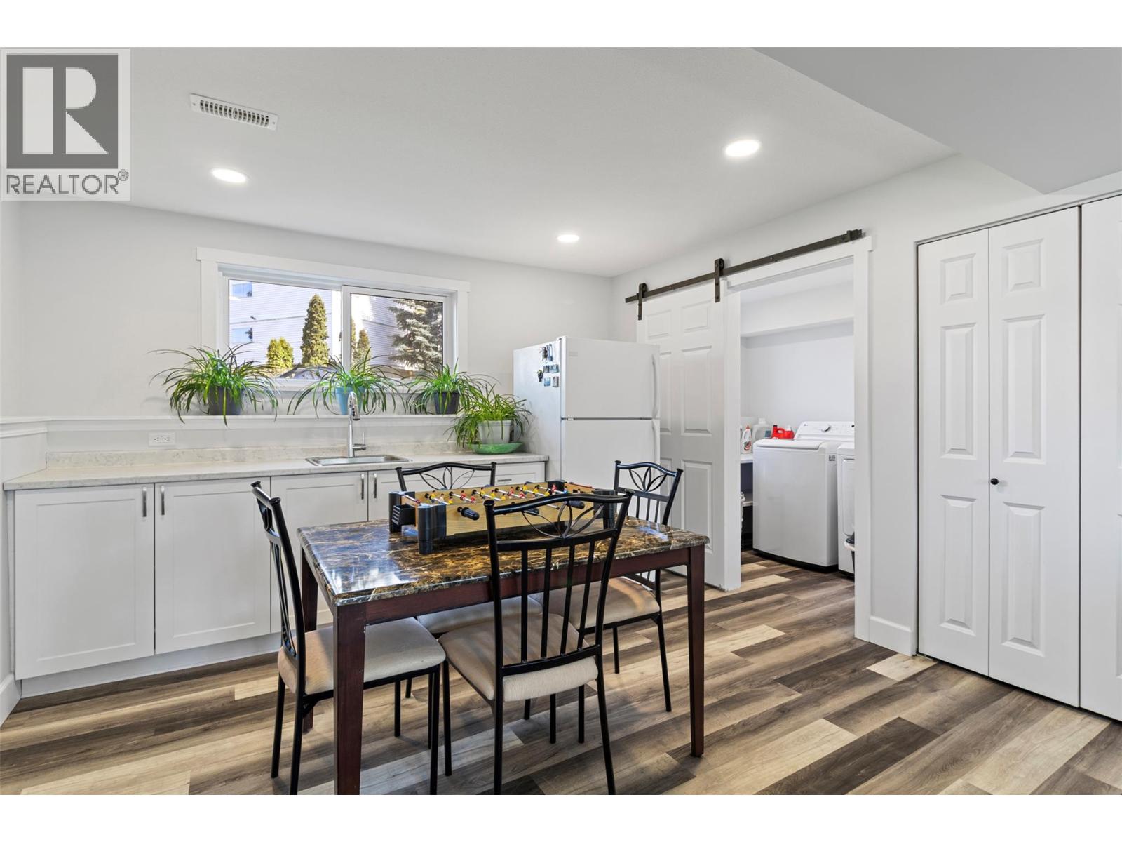 689 VALDES DRIVE - 32