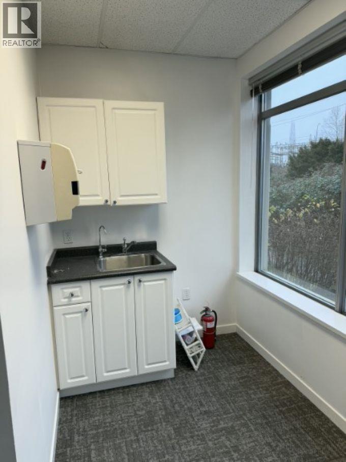 Office in Burnaby - Image 9