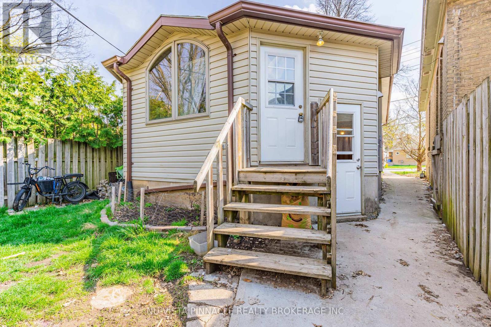 132 Wharncliffe Unit Back