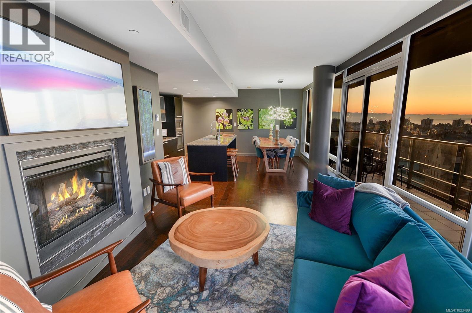 1605 707 Courtney Street, Victoria