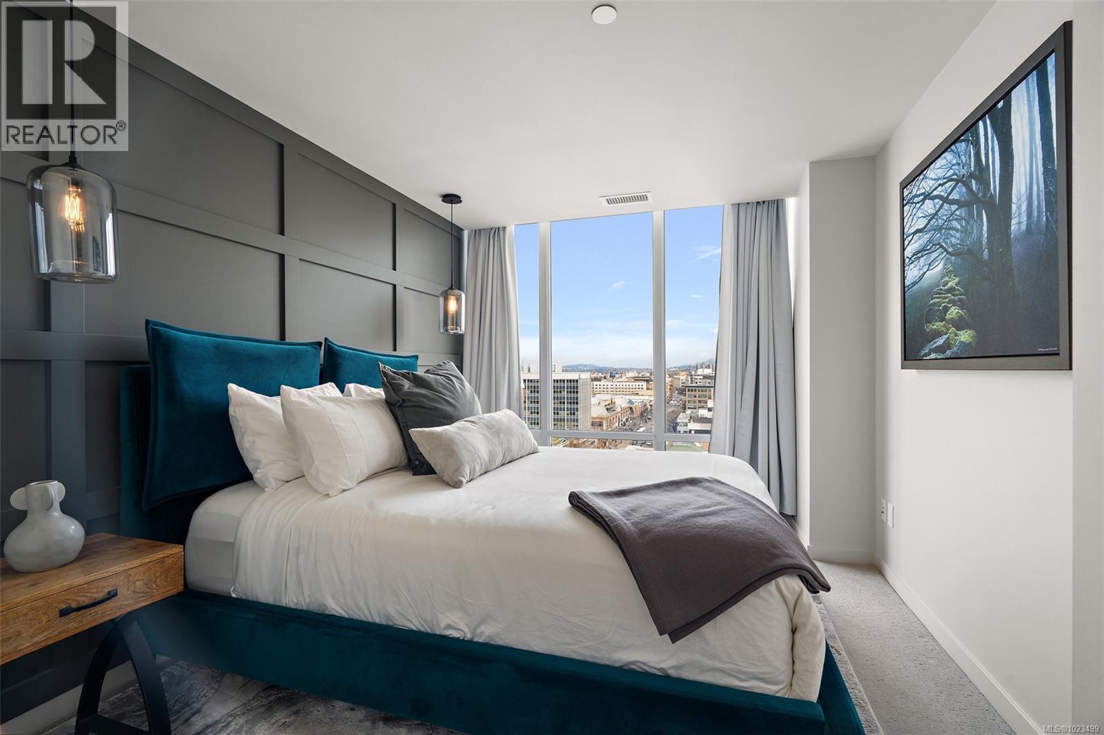 1605 707 Courtney Street, Victoria