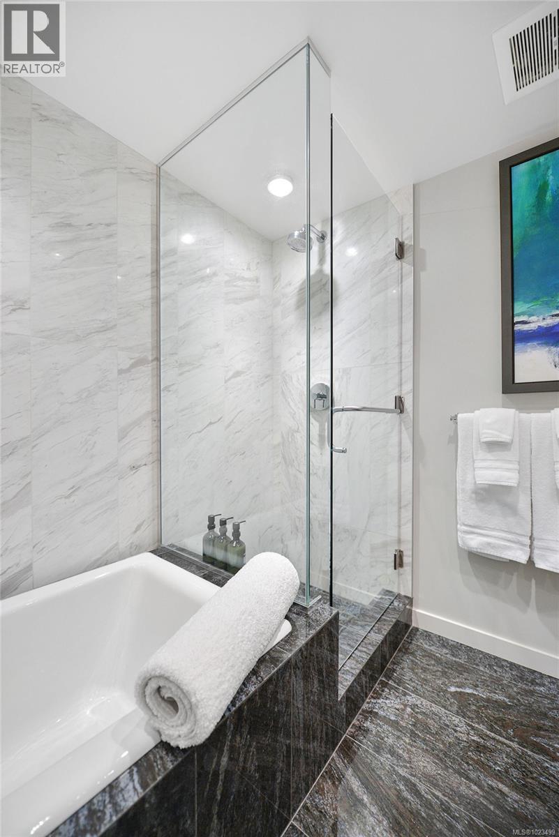 1605 707 Courtney Street, Victoria