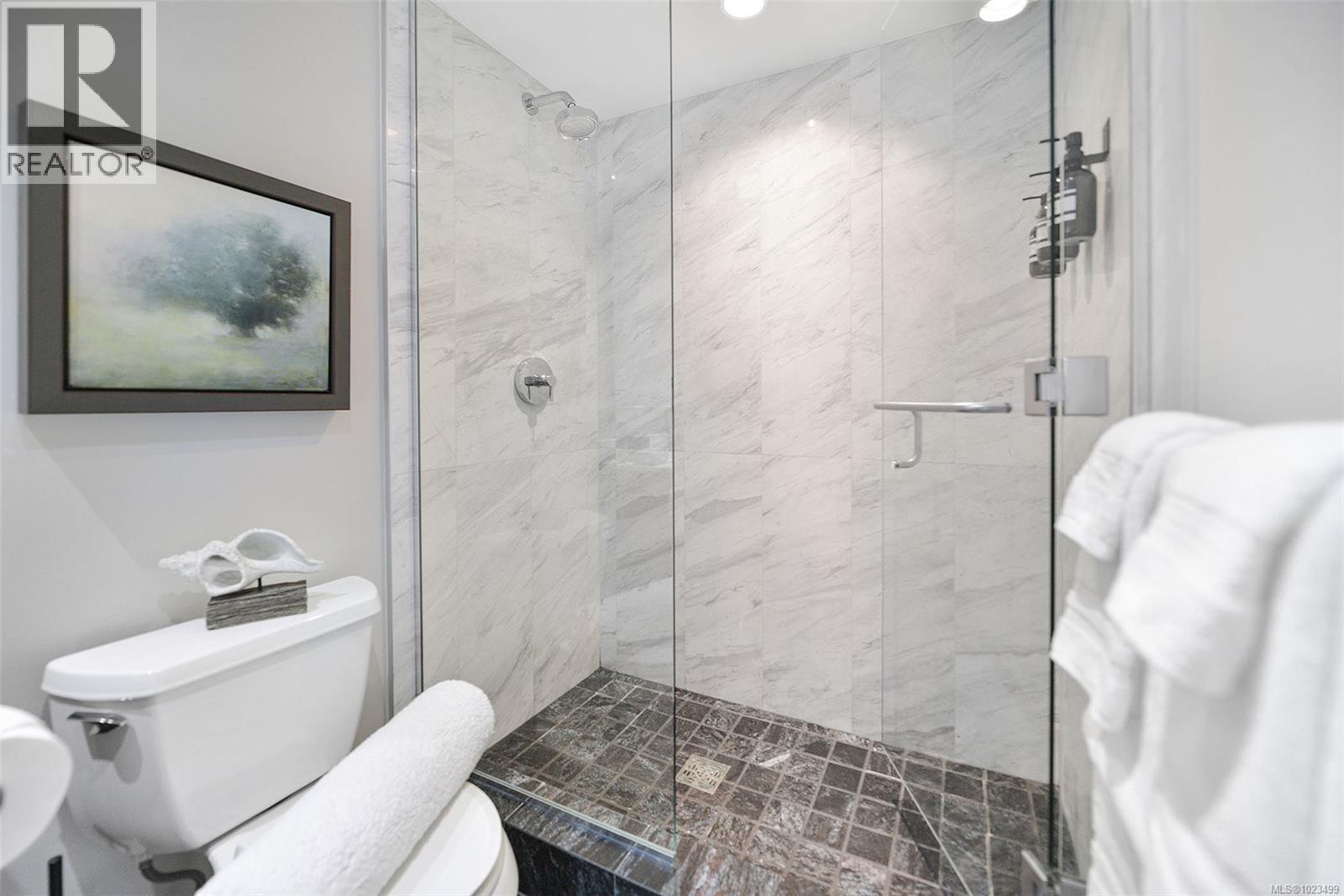 1605 707 Courtney Street, Victoria