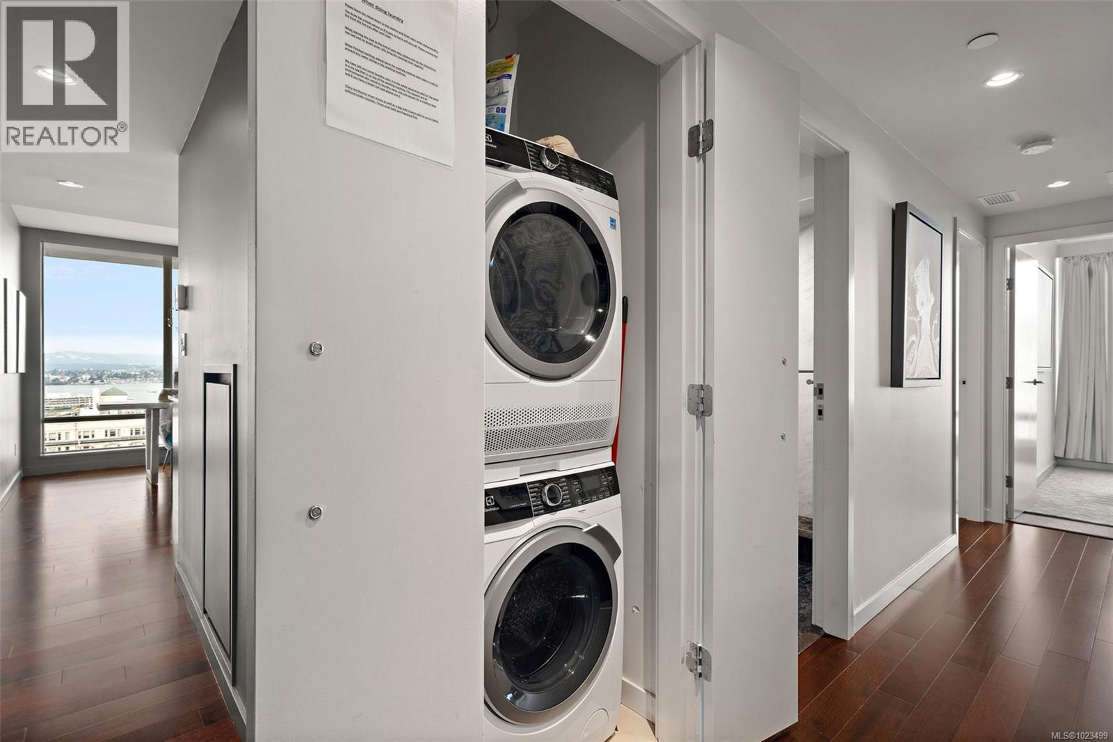 1605 707 Courtney Street, Victoria