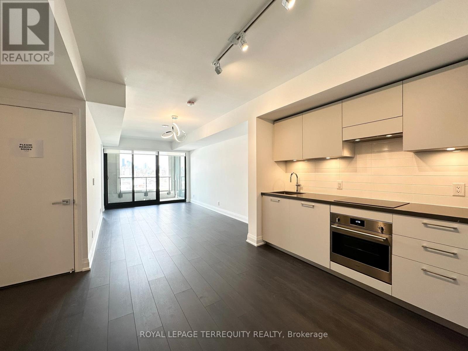 517 - 33 FREDERICK TODD WAY - Main photo, Toronto (Thorncliffe Park), Ontario