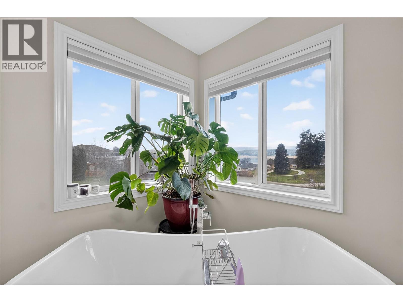  4801 13 Street Northeast, Salmon Arm