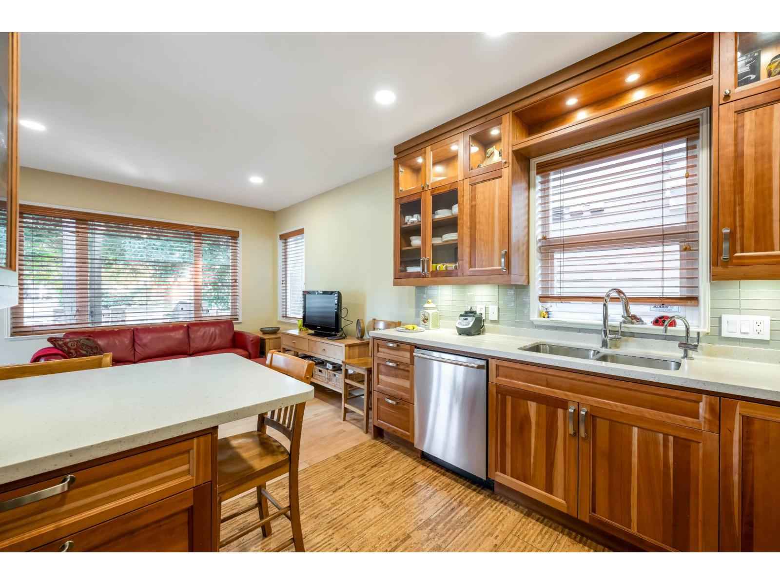 8 15055 20TH AVENUE, Surrey